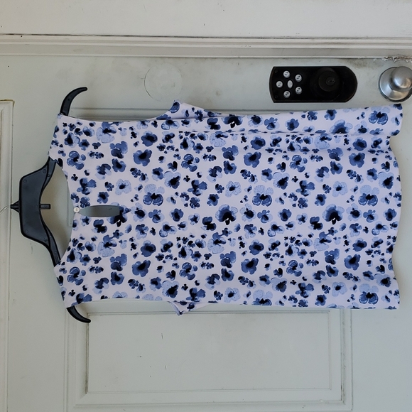 3/$30 Alfred Sung Sleeveless Top - Picture 2 of 6